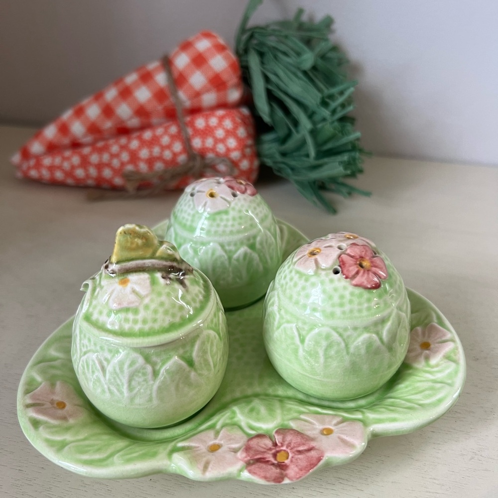 Vintage 5 Piece Cabbage Condiment Set